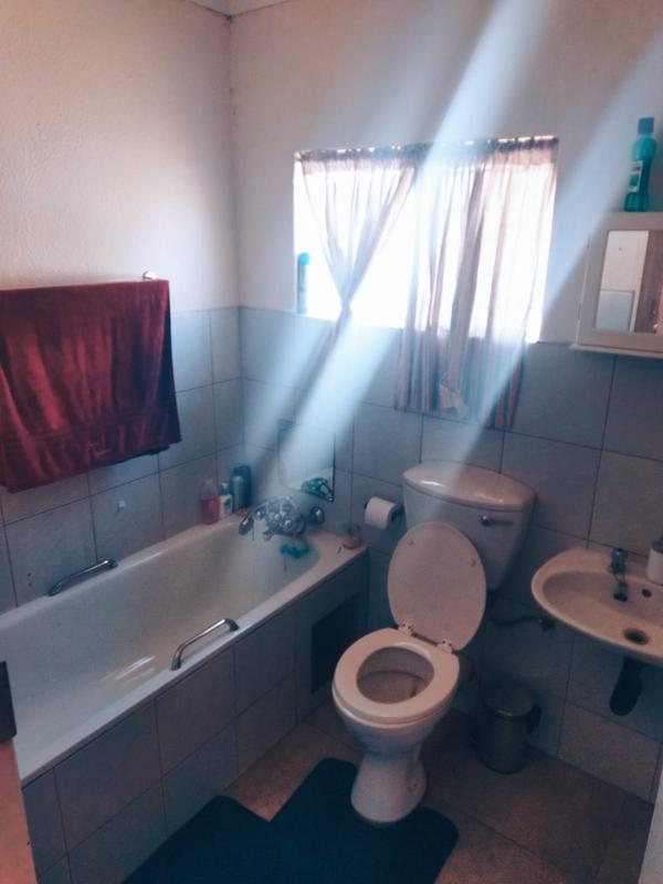 To Let 2 Bedroom Property for Rent in Kannoniers Park North West